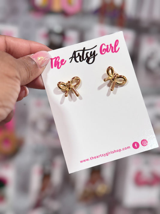 Gold and tarnish-free coquette charm to your collection. Featuring a bow shape and a gold finish, this ultra giftable set has the timeless touch that ties your look together beautifully.